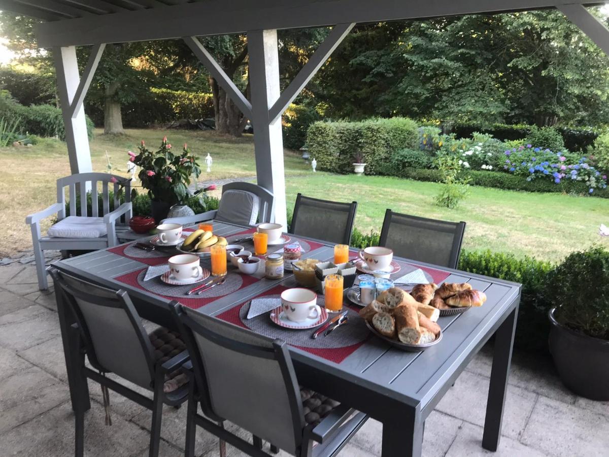 Les Chaumieres Du Pays D'Auge Bed & Breakfast Le Breuil-en-Auge Exterior photo